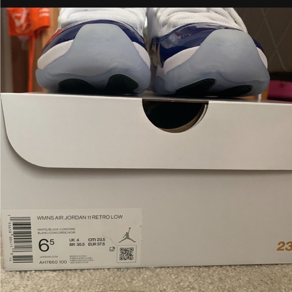 WMNS AIR JORDAN 11 RETRO LOW - Picture 3 of 3